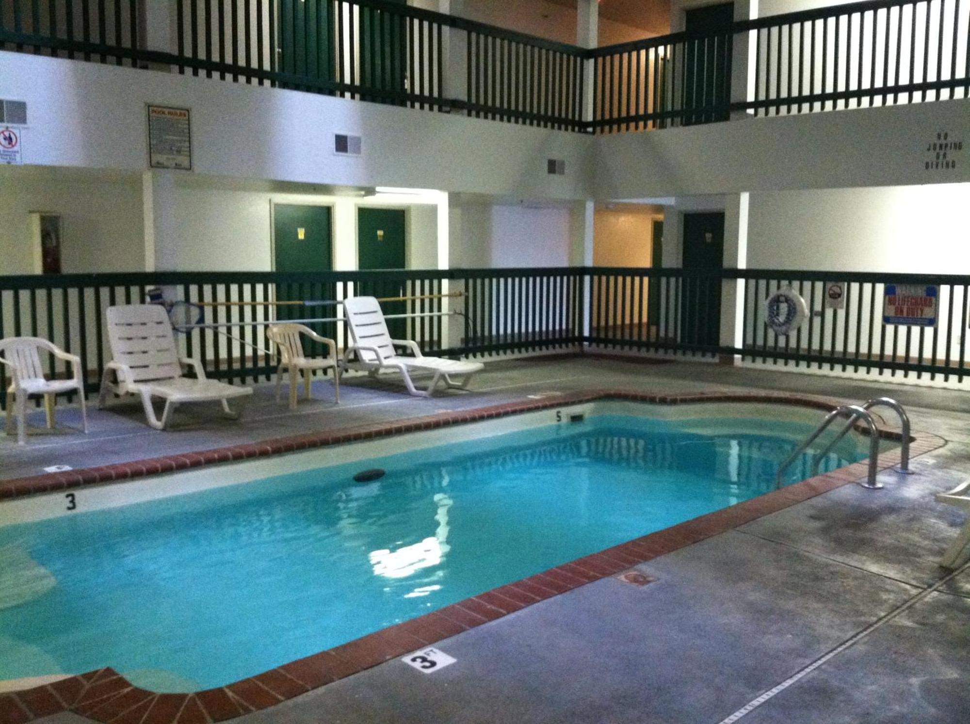 Budget Inn Уэнтзвилл Экстерьер фото