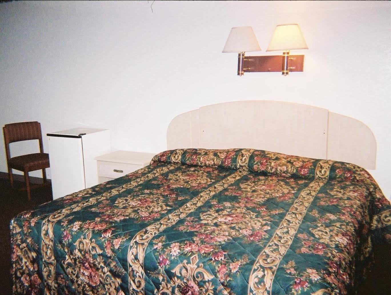 Budget Inn Уэнтзвилл Экстерьер фото