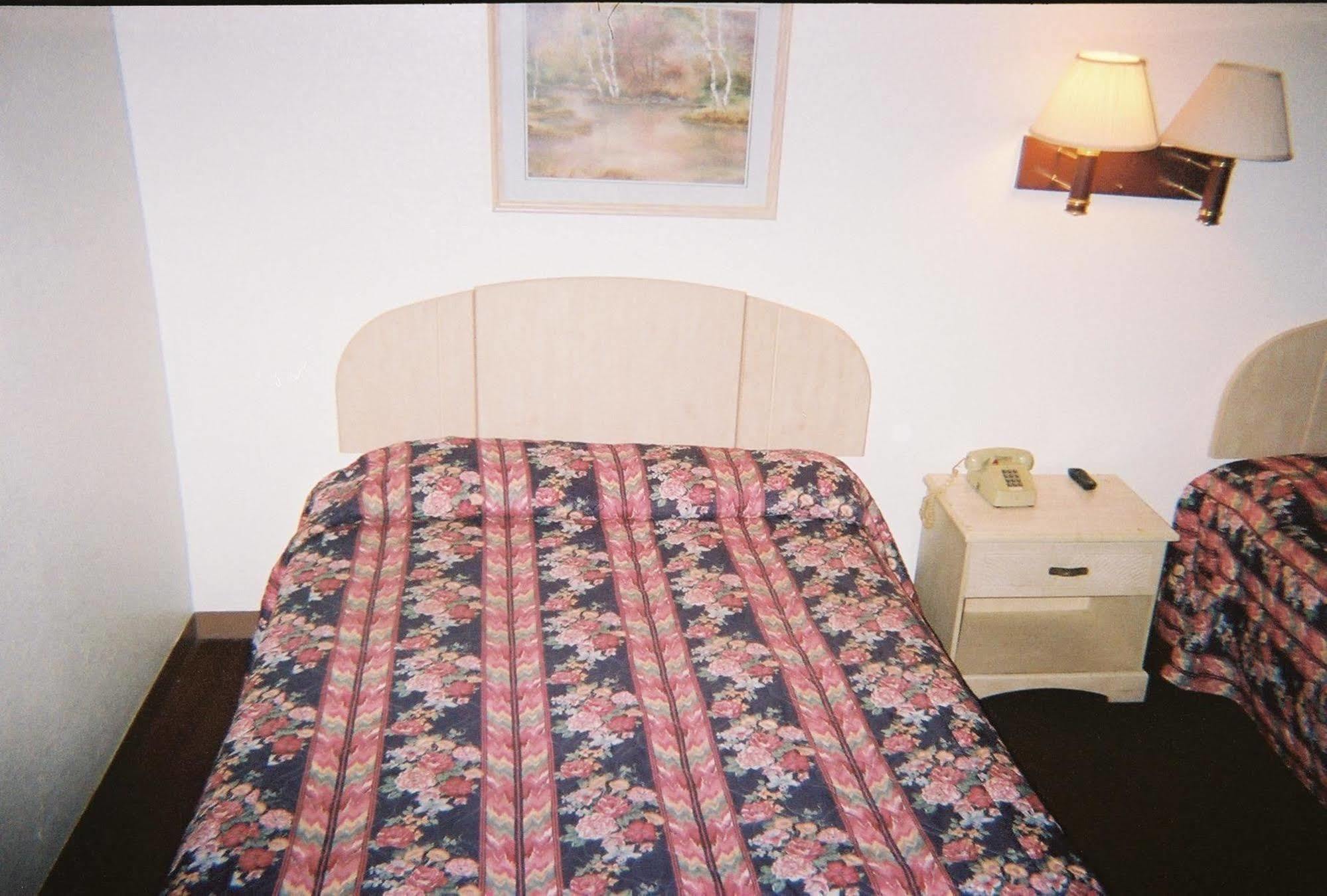 Budget Inn Уэнтзвилл Экстерьер фото