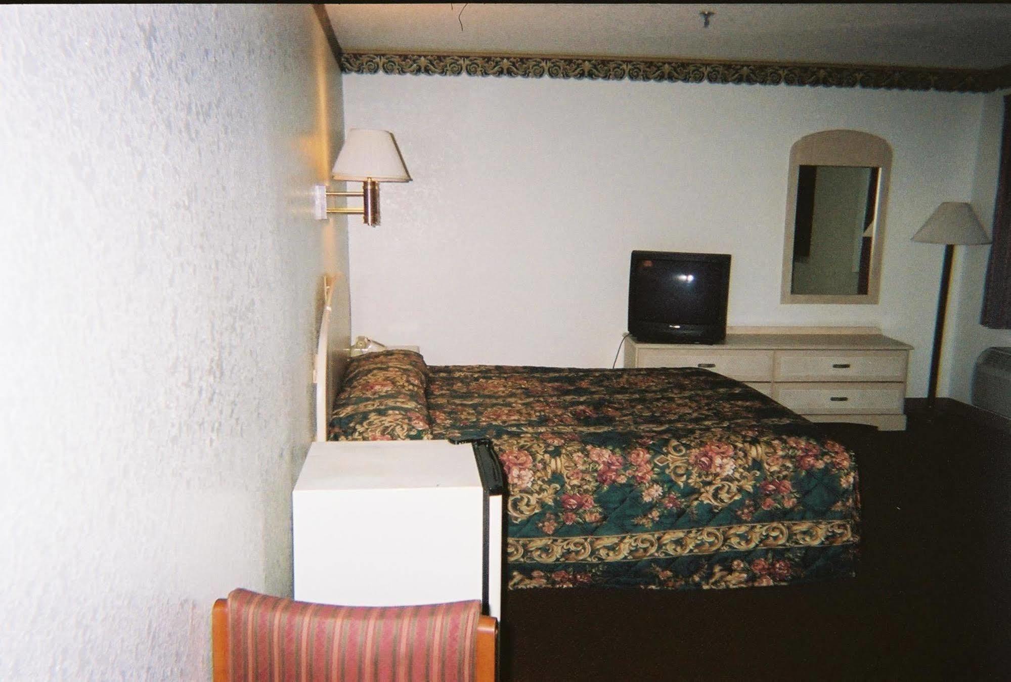 Budget Inn Уэнтзвилл Экстерьер фото
