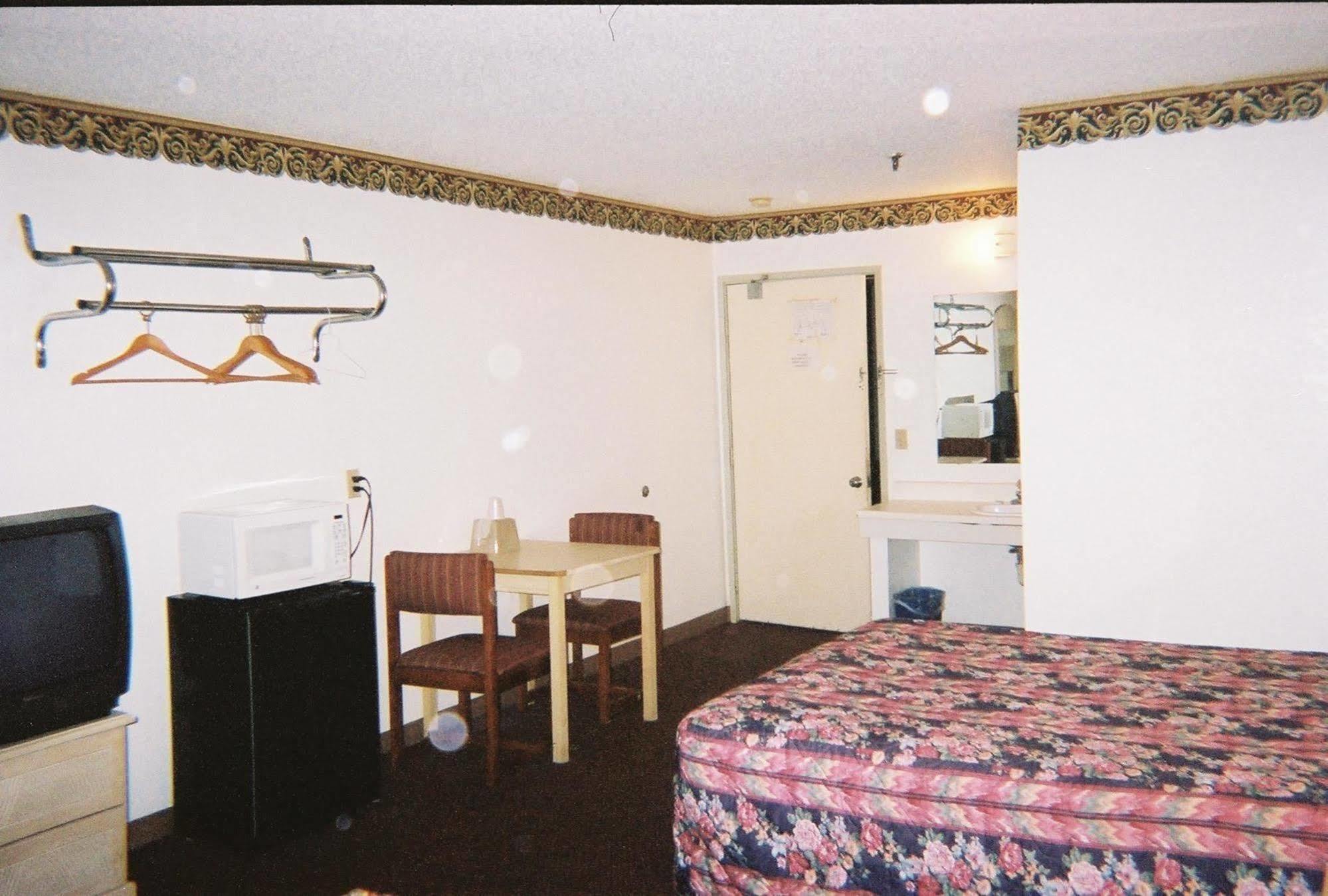 Budget Inn Уэнтзвилл Экстерьер фото